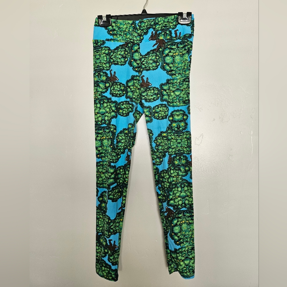 Lularoe one size Bigfoot leggings blue background with green trees